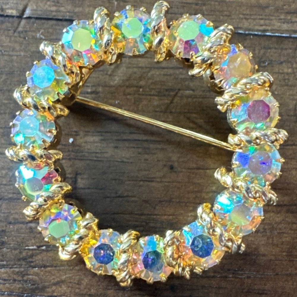 Vintage Wreath Brooch Women Gold Tone Aurora Borealis Rhinestone Circle Pin
